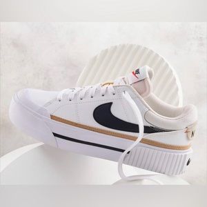 Women’s size 7 Nike Court Legacy Lift